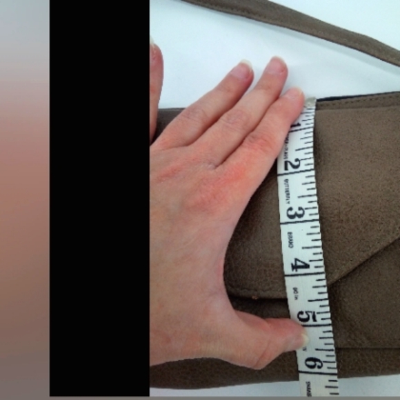 Ei8ht by Under One Sky Vegan Tan Striped Interior Tassel Small Crossbody Bag - Picture 11 of 12